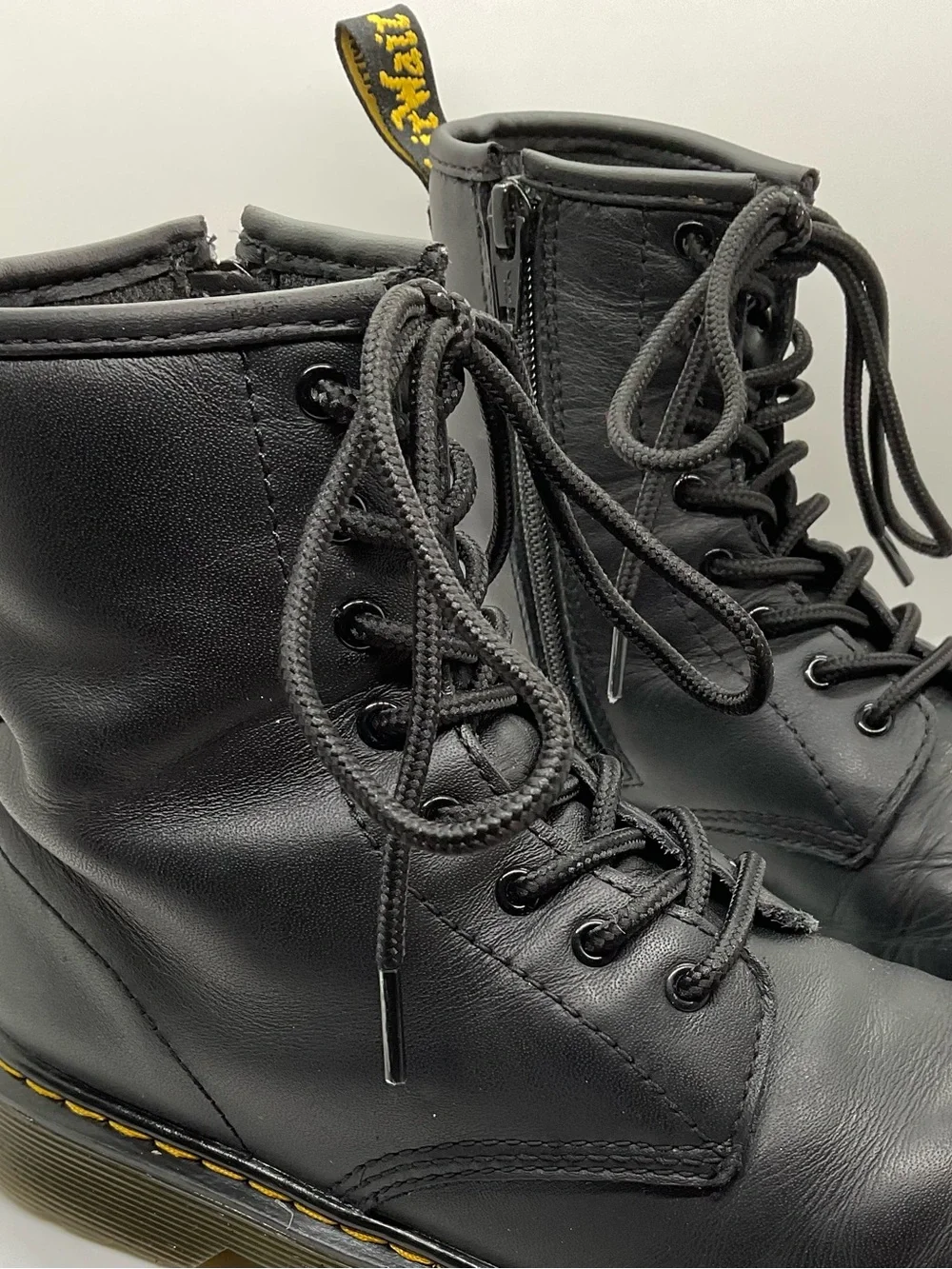 DR. MARTENS YOUTH 1460 SOFTY T LEATHER LACE UP BOOTS (8-hole) size 6